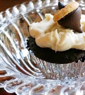 Festive Fall: Chocolate “Acorn” Cupcakes