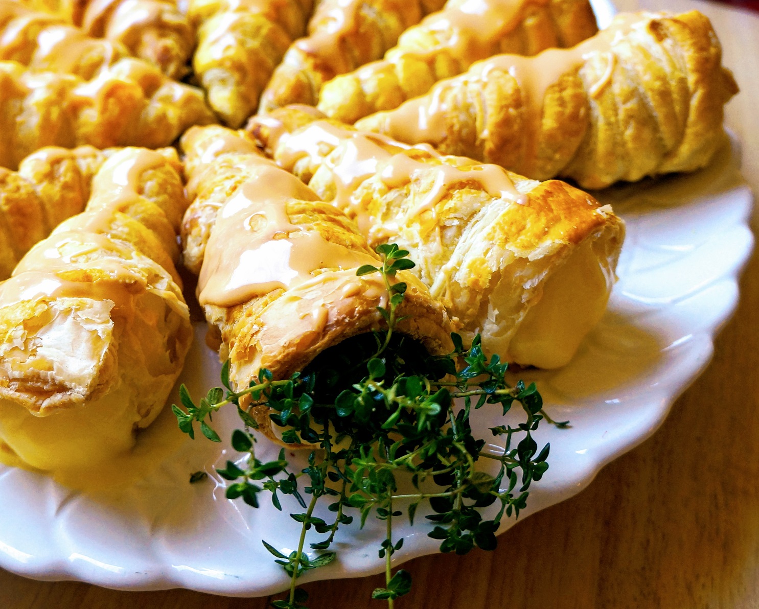 Cream-filled Puff Pastry Carrots
